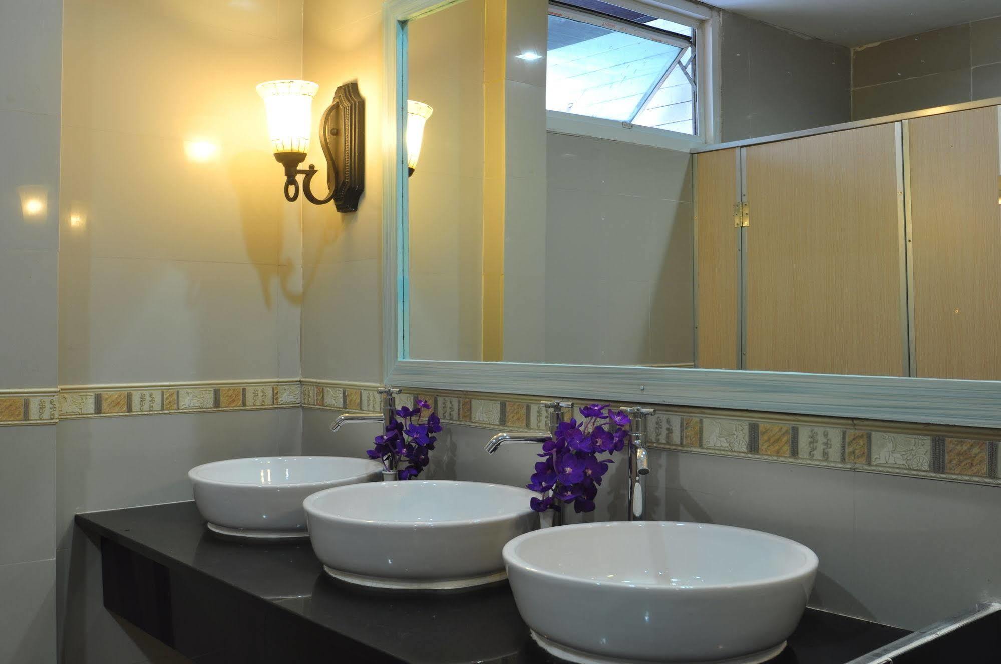 Orchid Hostel Bangkok Dış mekan fotoğraf